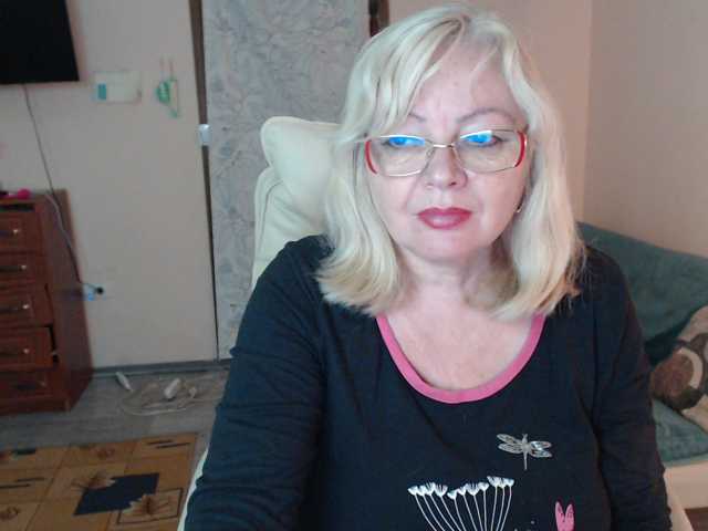 EvelynLoveShy live cam preview