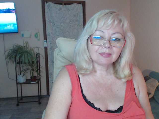 EvelynLoveShy live cam preview