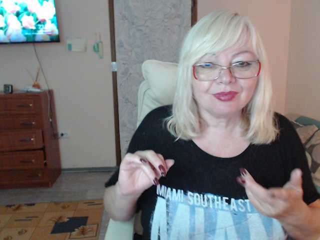 EvelynLoveShy live cam preview