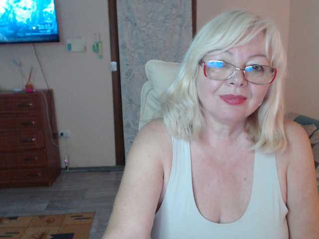 EvelynLoveShy live cam preview