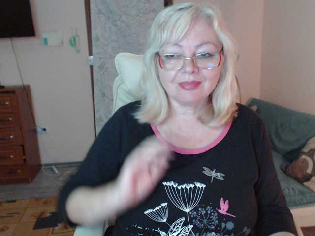 EvelynLoveShy live cam preview