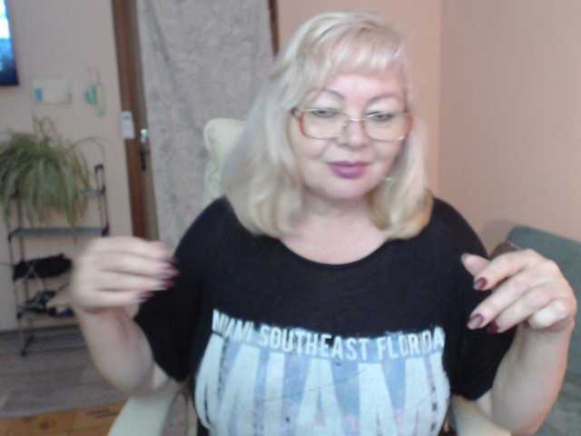 EvelynLoveShy live cam preview