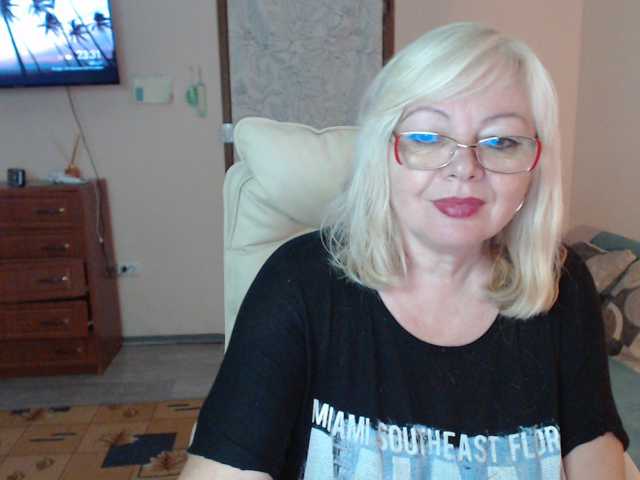 EvelynLoveShy live cam preview