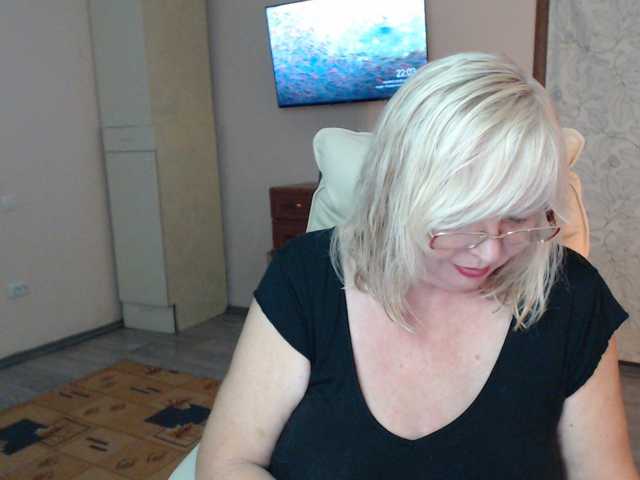 EvelynLoveShy live cam preview