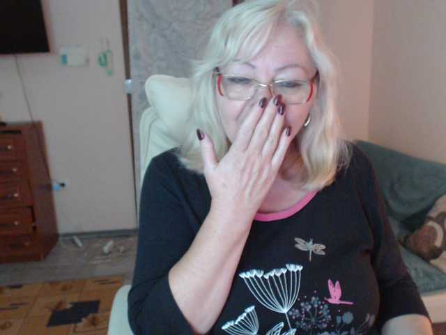 EvelynLoveShy live cam preview