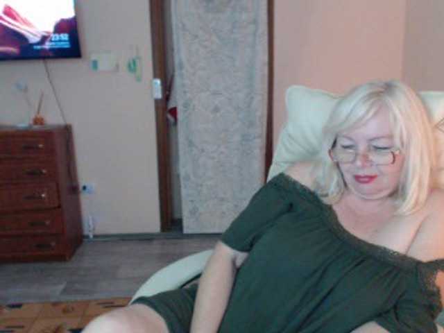 EvelynLoveShy live cam preview