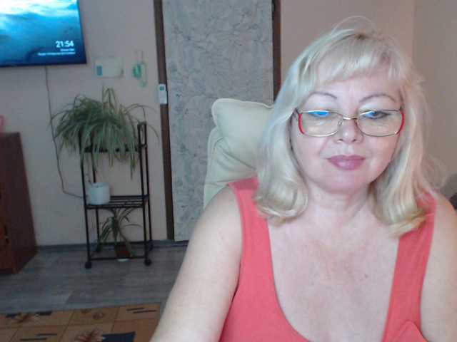 EvelynLoveShy live cam on BongaCams