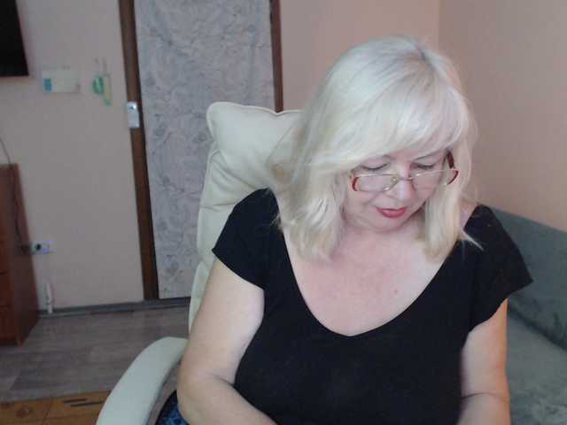 EvelynLoveShy live cam preview