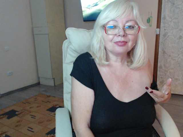 EvelynLoveShy live cam preview