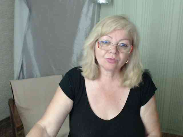 EvelynLoveShy webcam