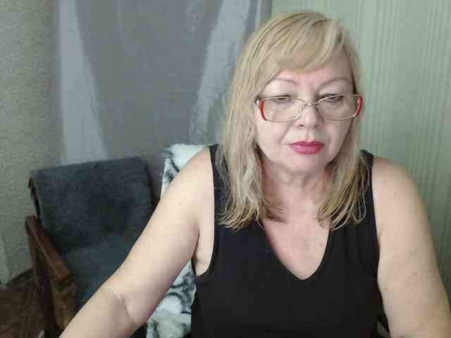 EvelynLoveShy webcam