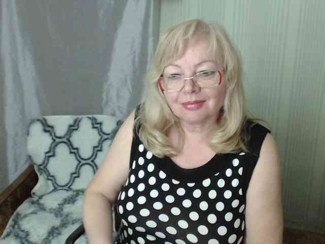 EvelynLoveShy webcam