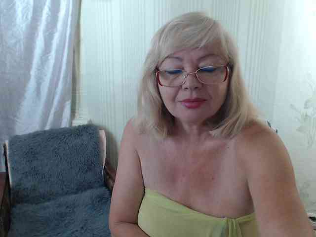EvelynLoveShy webcam
