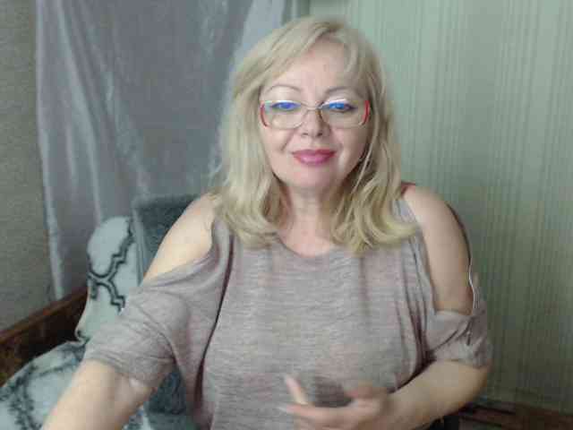 EvelynLoveShy webcam