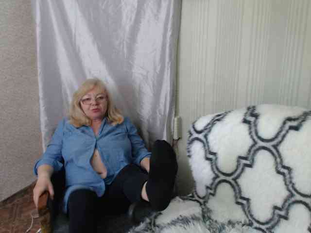 EvelynLoveShy webcam