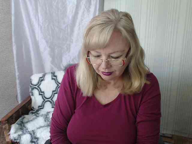 EvelynLoveShy webcam