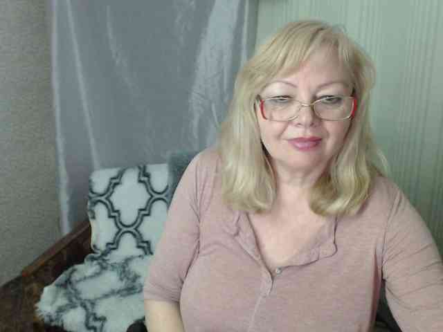 EvelynLoveShy webcam