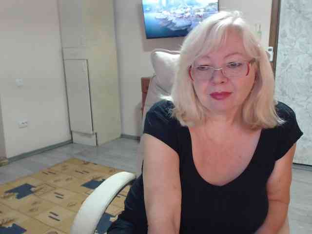 EvelynLoveShy webcam
