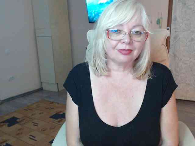 EvelynLoveShy webcam