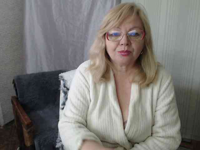 EvelynLoveShy webcam