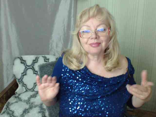 EvelynLoveShy webcam