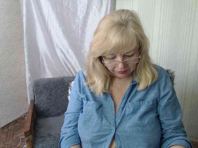 EvelynLoveShy webcam