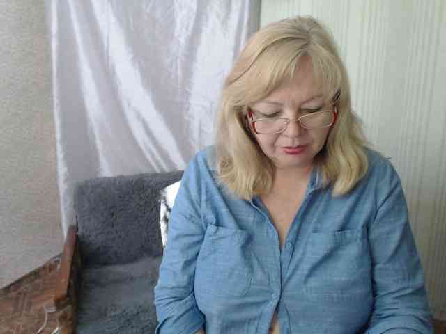 EvelynLoveShy webcam