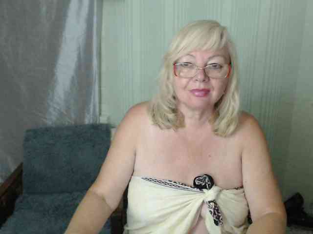 EvelynLoveShy webcam