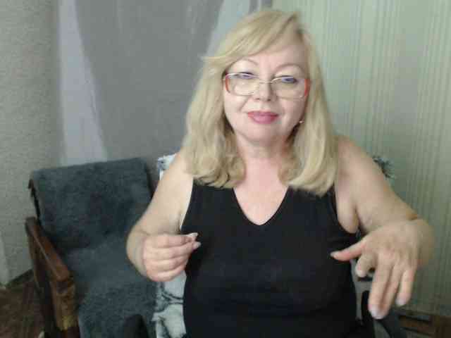 EvelynLoveShy webcam