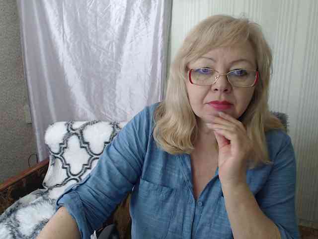 EvelynLoveShy webcam