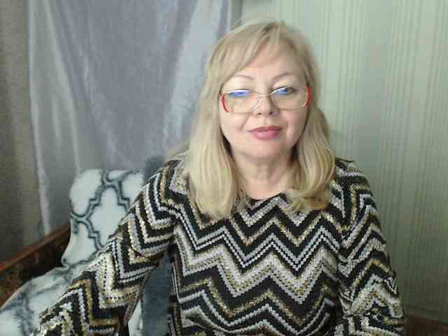 EvelynLoveShy webcam