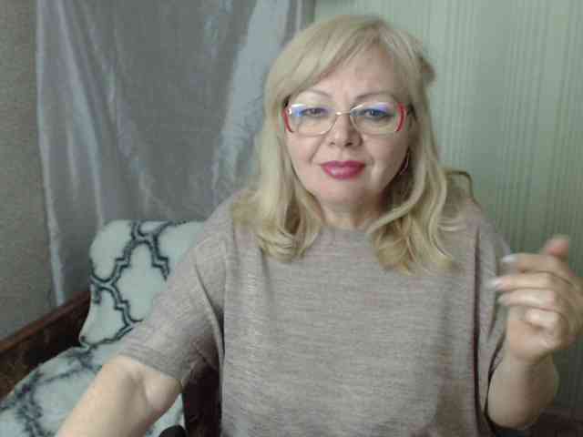 EvelynLoveShy webcam