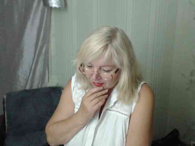 EvelynLoveShy webcam