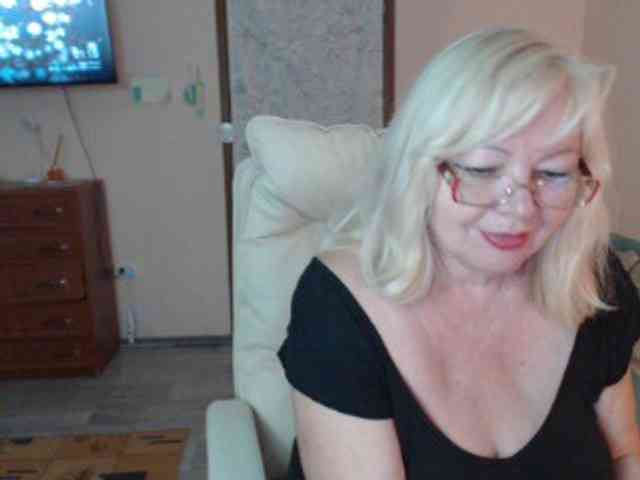 EvelynLoveShy