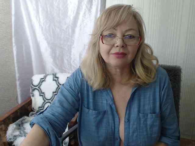 EvelynLoveShy webcam