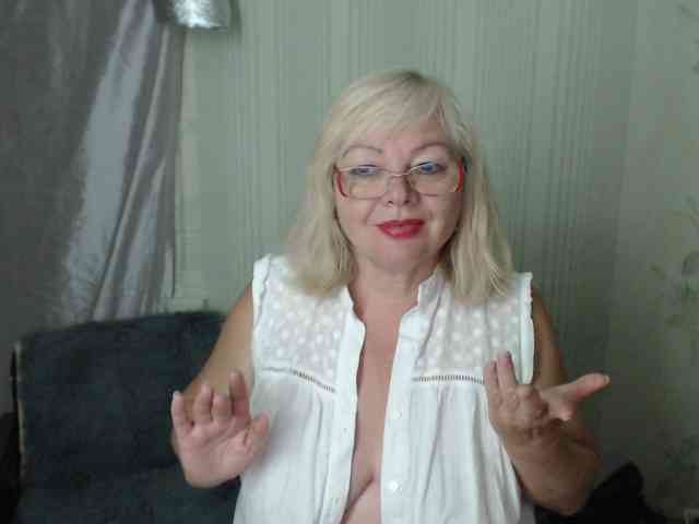 EvelynLoveShy webcam