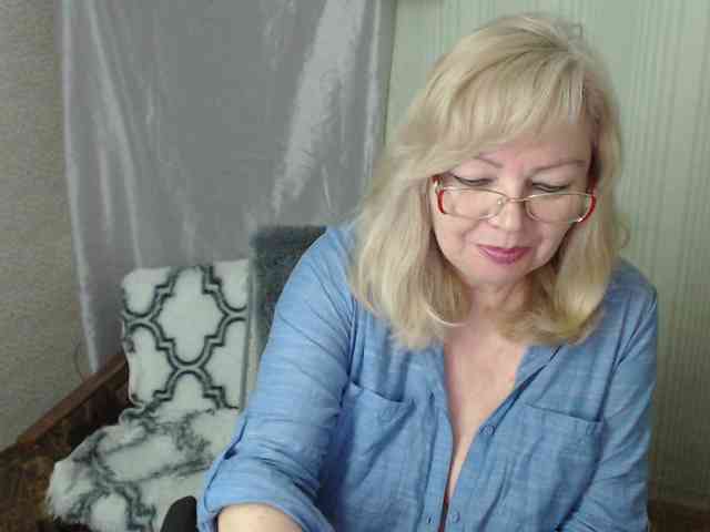 EvelynLoveShy webcam