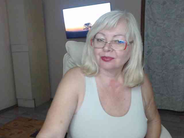 EvelynLoveShy webcam