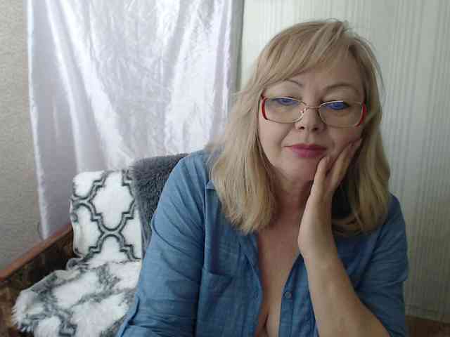 EvelynLoveShy webcam