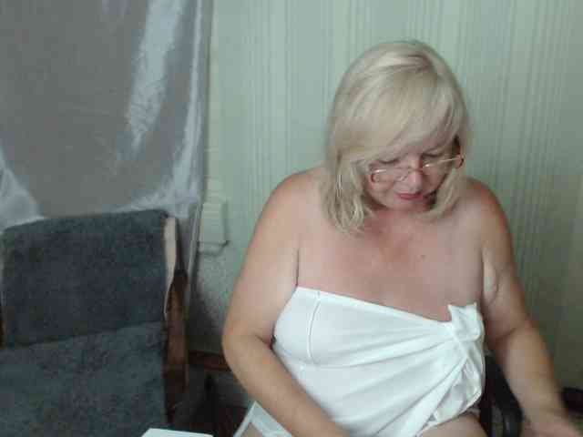 EvelynLoveShy webcam