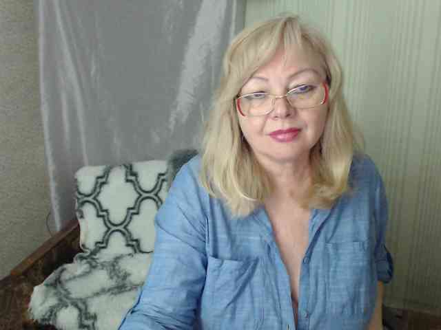 EvelynLoveShy webcam