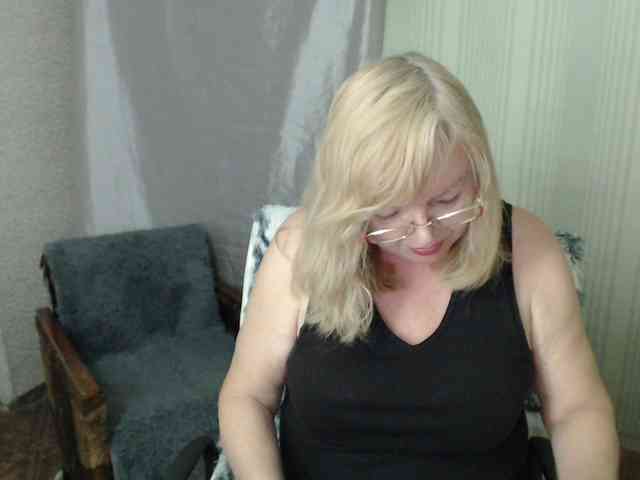 EvelynLoveShy webcam