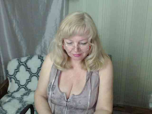 EvelynLoveShy webcam