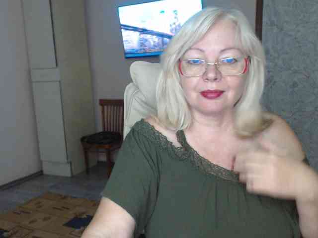 EvelynLoveShy webcam