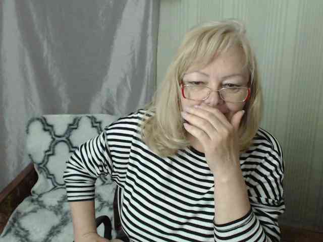 EvelynLoveShy webcam