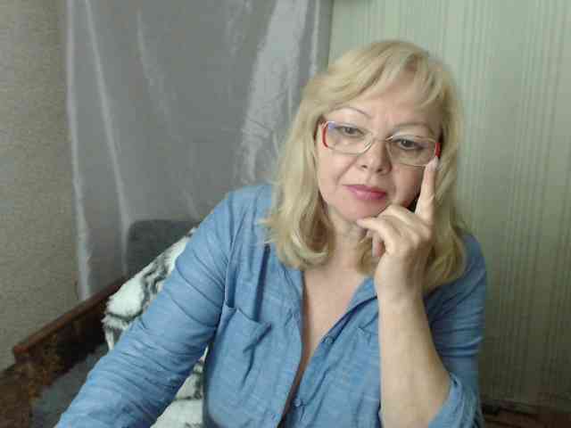 EvelynLoveShy webcam