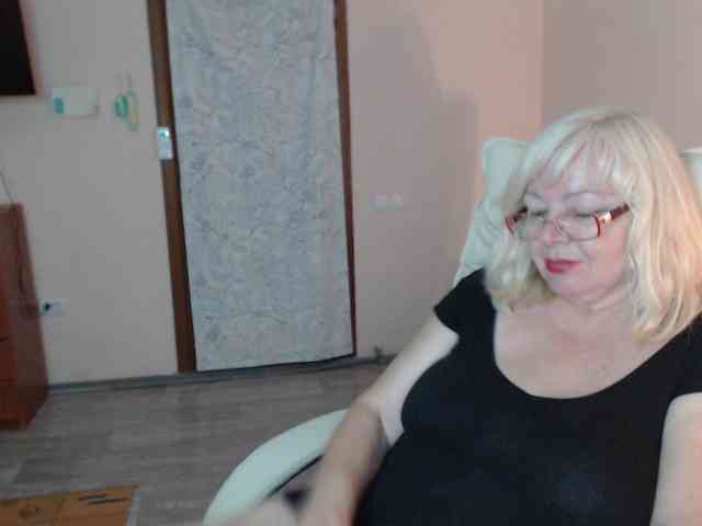 EvelynLoveShy webcam