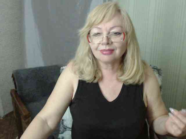 EvelynLoveShy webcam