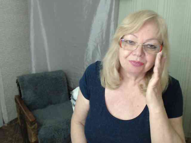 EvelynLoveShy webcam