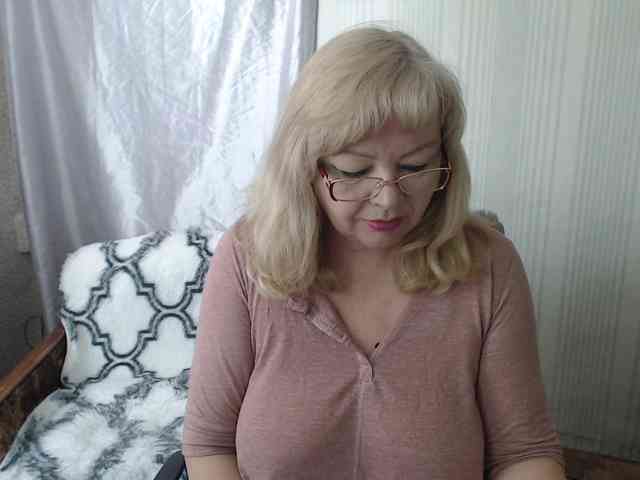 EvelynLoveShy webcam
